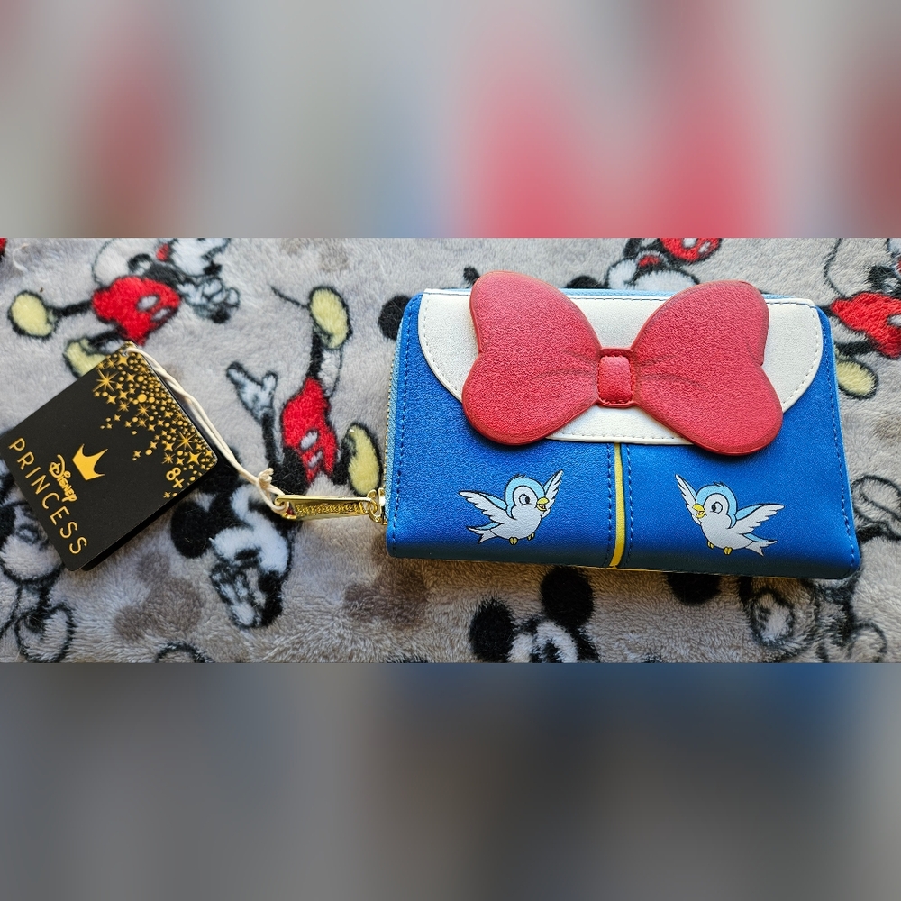 Loungefly Disney Snow White zippered wallet